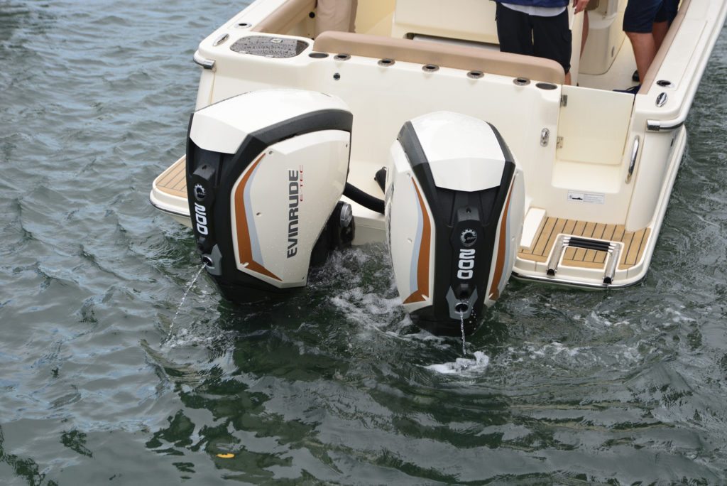 evinrude-unveils-5-999-idock-joystick-piloting-system-boating-industry