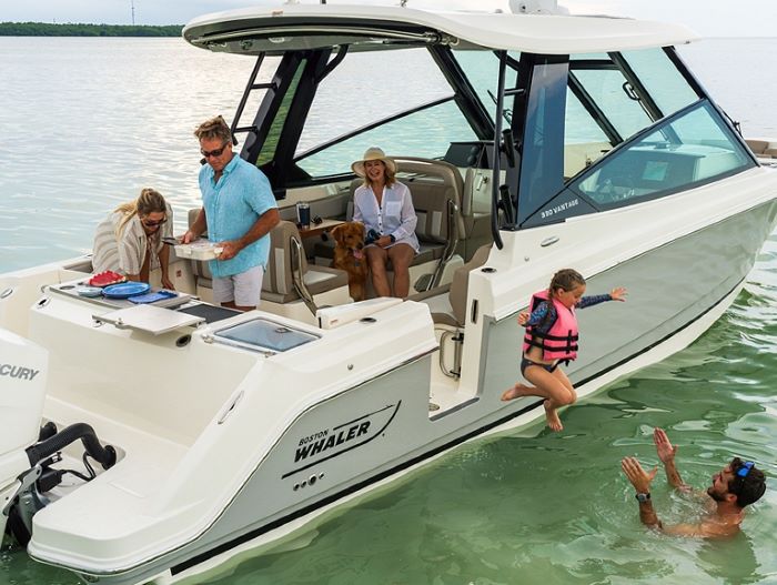 Boston Whaler - 330 Vantage