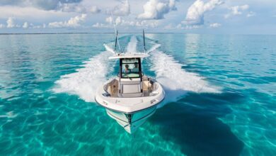 Boston Whaler Outrage boat